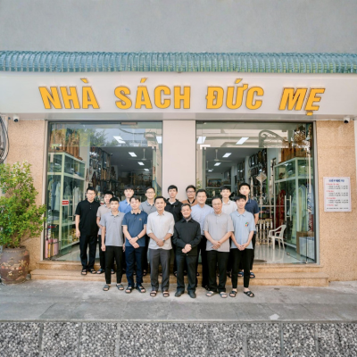 Nhà sách nhà thờ Thái Hà