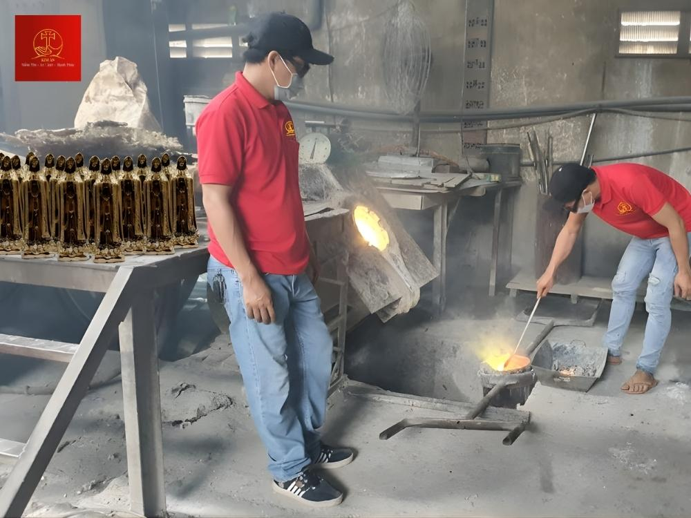 Mỗi lô nguyên liệu đều trải qua bước kiểm tra trước khi đưa vào sản xuất