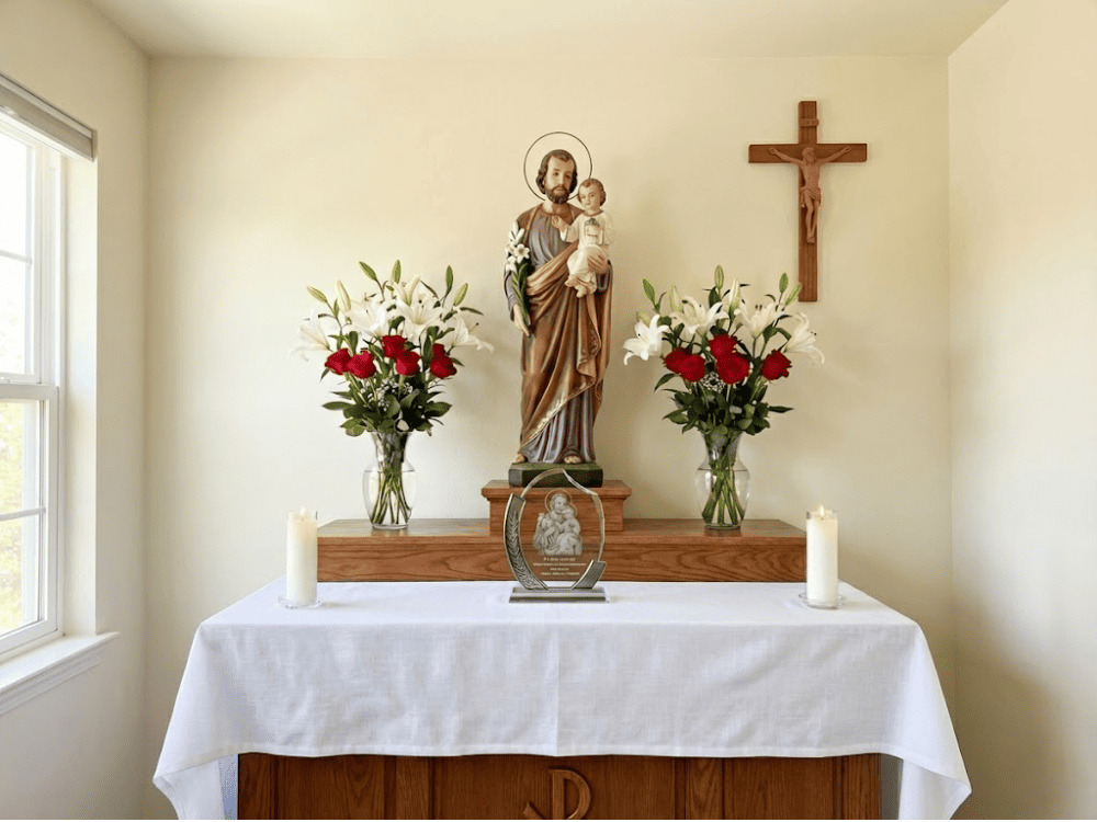 3-4-luu-y-vang-khi-trang-tri-ban-tho-cong-giao 3 4 Luu Y Vang Khi Trang Tri Ban Tho Cong Giao