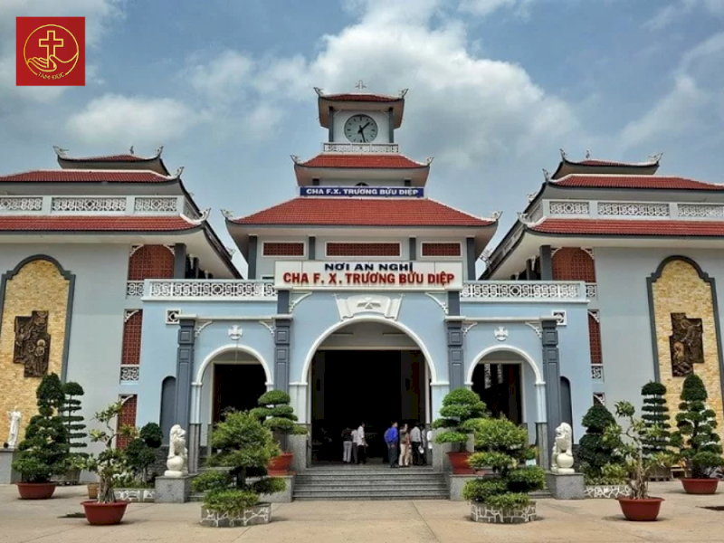 Trung tâm Hành hương Tắc Sậy khang trang, nơi an nghỉ của Cha Diệp và là điểm tựa tâm linh vững chắc cho hàng triệu Tín hữu xa gần.