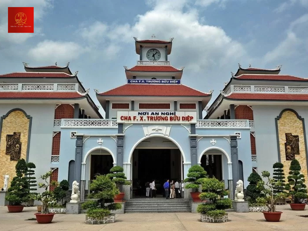 4-2-mo-va-noi-tho-phuong-cha-diep Trung tâm Hành hương Tắc Sậy khang trang, nơi an nghỉ của Cha Diệp