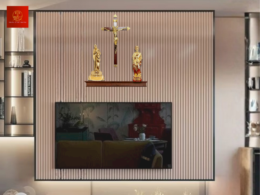 ban-tho-cong-giao-gom-thanh-gia-chua-giesu-go-tuong-me-nui-cui-va-tuong-thanh-giuse Bàn thờ Công Giáo gồm Thánh Giá Chúa Giêsu Gỗ, tượng Mẹ Núi Cúi và tượng Thánh Giuse