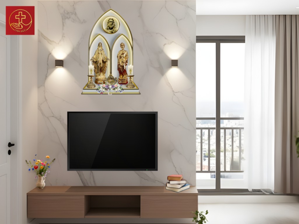 Bộ bàn thờ đồng thau lớn tạo vẻ bề thế, trang nghiêm cho phòng khách biệt thự