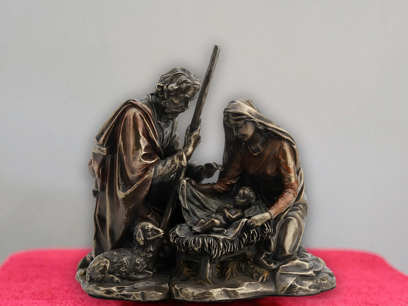 Bộ tượng Thánh Gia với lớp hoàn thiện màu đồng cổ điển, bộ tượng mang đến vẻ đẹp trang nghiêm và vĩnh cửu cho cả không gian nội thất lẫn ngoài trời. (Nguồn ảnh: Internet)