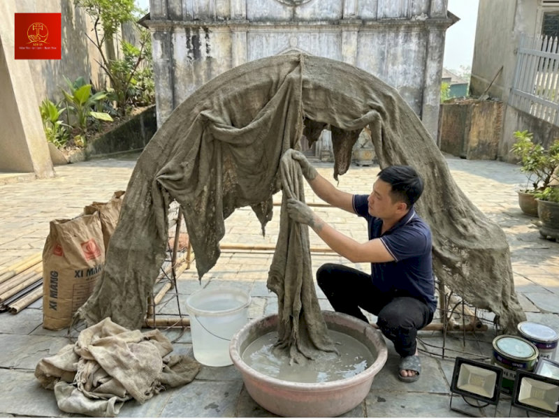 image24-638afc30-2173-4c00-9c9b-ec230f09395b Phủ vải đã tẩm xi măng lên khung lưới và khéo léo tạo các nếp gấp