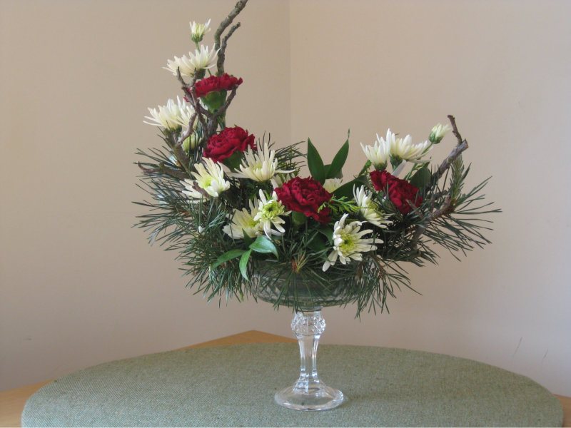 image29 Việc chọn màu hoa tương ứng mùa Phụng vụ sẽ giúp lẵng hoa đẹp và ý nghĩa