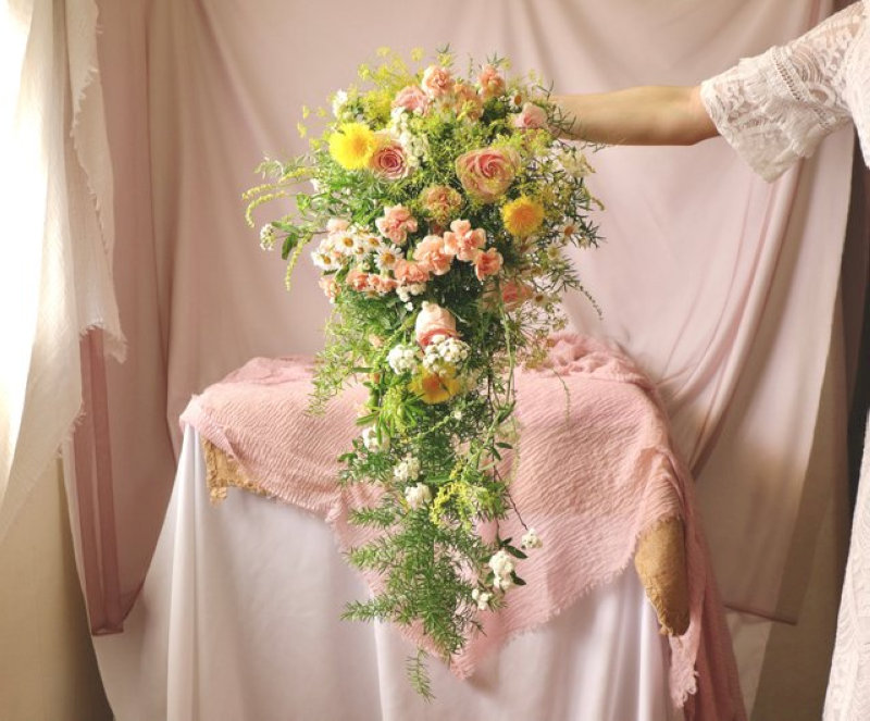 image39 Lẵng hoa dáng lưỡi liềm/thác đổ