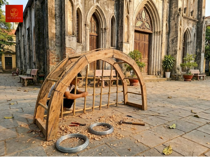 image4-5f3ec2b7-ce13-4c12-93e8-be366a6455fa Dựng khung cốt vững chắc bằng tre hoặc gỗ để định hình vòm hang và các khối núi phụ.