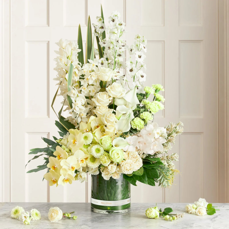 image6 Lẵng hoa có cấu trúc hình tam giác rõ ràng với điểm nhấn cao nhất ở đỉnh