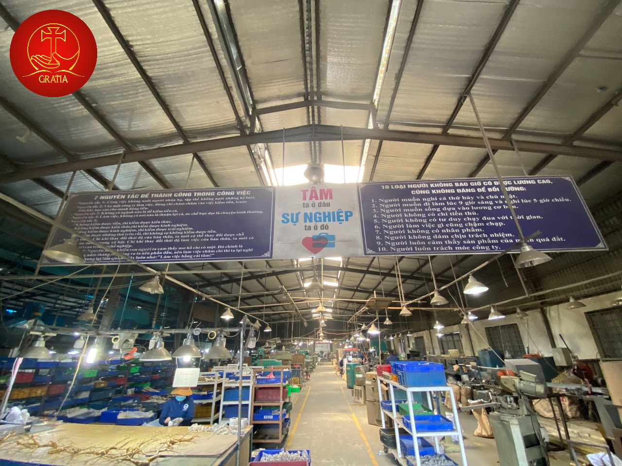 lư hương lớn cung thánh