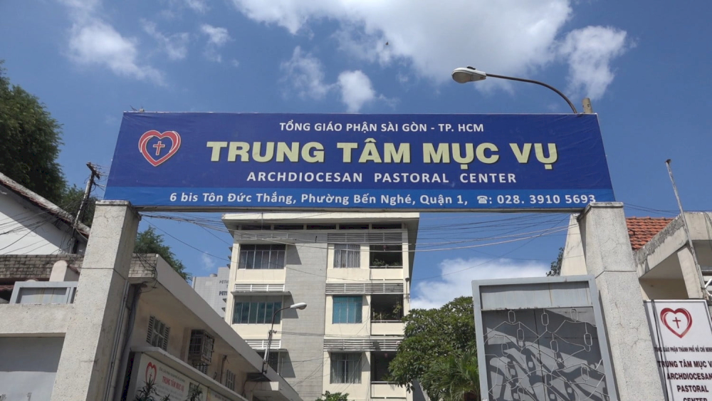 Mua Tuong Chua Tai Trung Tam Muc Vu Sai Gon Mang Lai Mot Trai Nghiem Hoan Toan Khac Biet Nho Khong Gian Trung Bay Tinh Lang Va Thanh Thieng 1