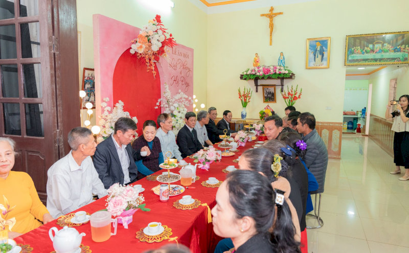 nghi-thuc-le-gia-tien-cong-giao-2-2-nguoi-tham-du-06 Nghi thức lễ gia tiên Công giáo