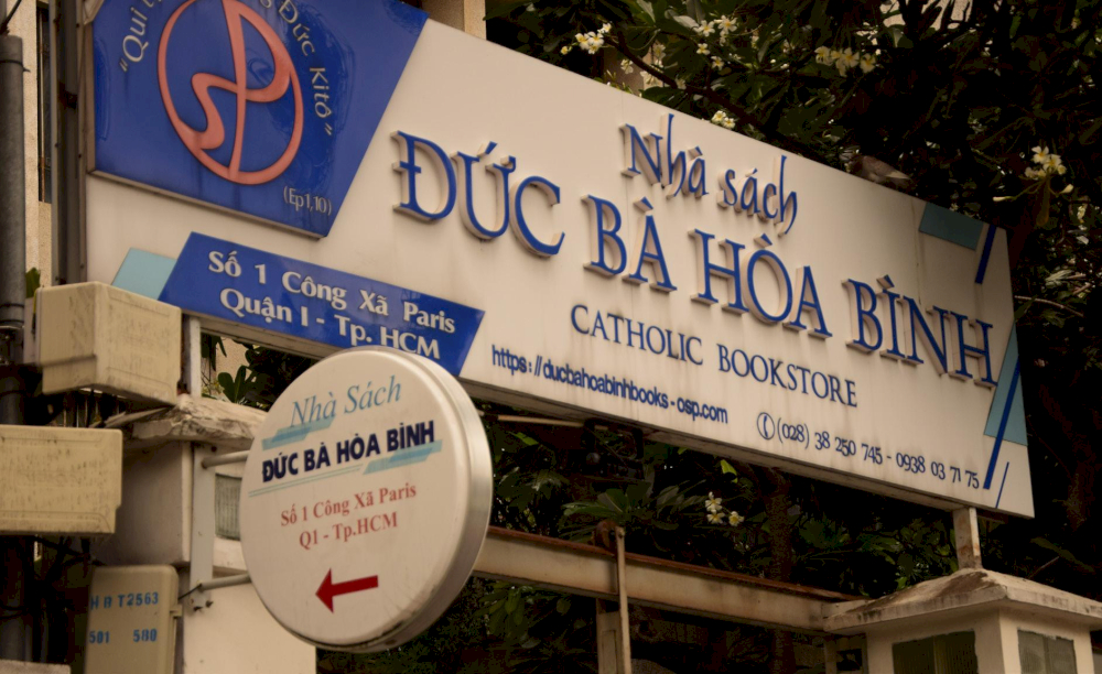 Nha Sach Duc Ba Hoa Binh Tai Quan 1 Tp Ho Chi Minh 1
