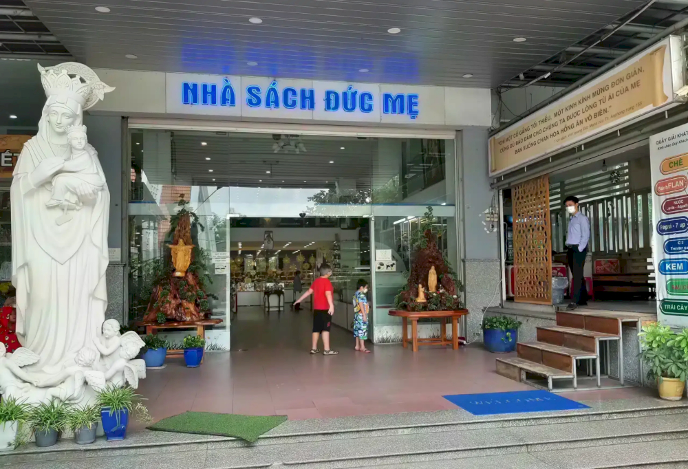 Nha Sach Duc Me Dong Chua Cuu The Ky Dong 1
