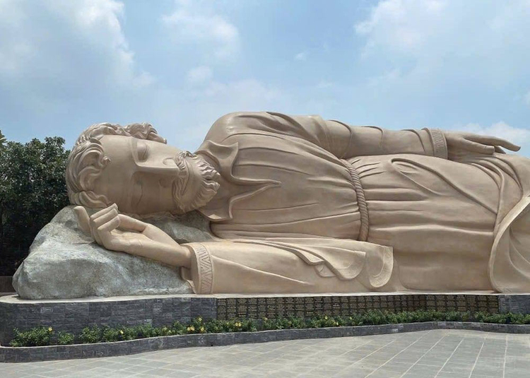 Tạo tác Thánh Giuse ngủ khổng lồ tại Hà Phát (Đồng Nai) mang nét đẹp thiêng liêng và quy mô hùng vĩ.