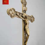 Thánh Giá Công Giáo Hoa Đào Có Đế 90 cm - Màu Cổ Điển