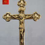 Thánh Giá Công Giáo Hoa Đào Có Đế 90 cm - Màu Cổ Điển