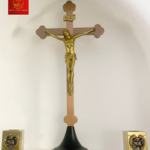 Thánh Giá Hoa Đào Bằng Inox (Có Đế)