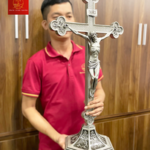 Thánh Giá Hoa Đào Bằng Nhôm cao 70 cm (có đế)