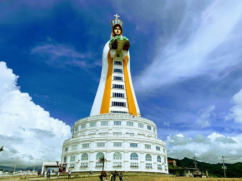Tượng Đức Mẹ Maria cao nhất thế giới tọa lạc trong Trung tâm Hành hương và Hội nghị Quốc tế Montemaria ở Batangas City, Philippines (Nguồn: Internet).