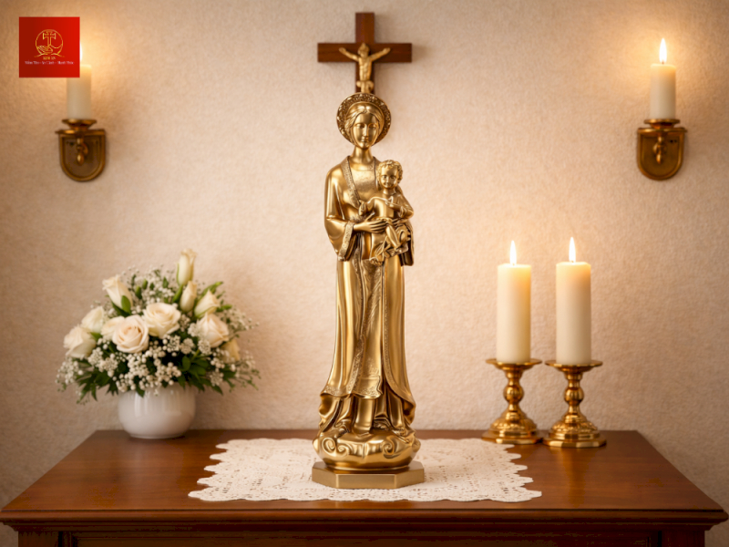 Tượng Mẹ La Vang cao 53cm với màu cổ điển sang trọng và uy nghiêm.