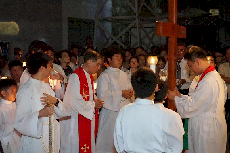 viec-di-dang-thanh-gia-thuong-duoc-to-chuc-rat-trang-trong Việc đi Đàng Thánh Giá thường được tổ chức rất trang trọng