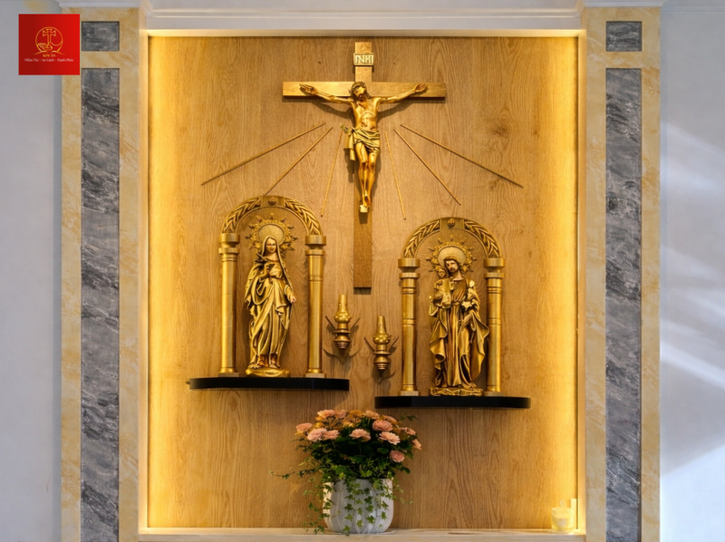 Bàn thờ Chúa gỗ đương đại mang nét ấm gần gũi