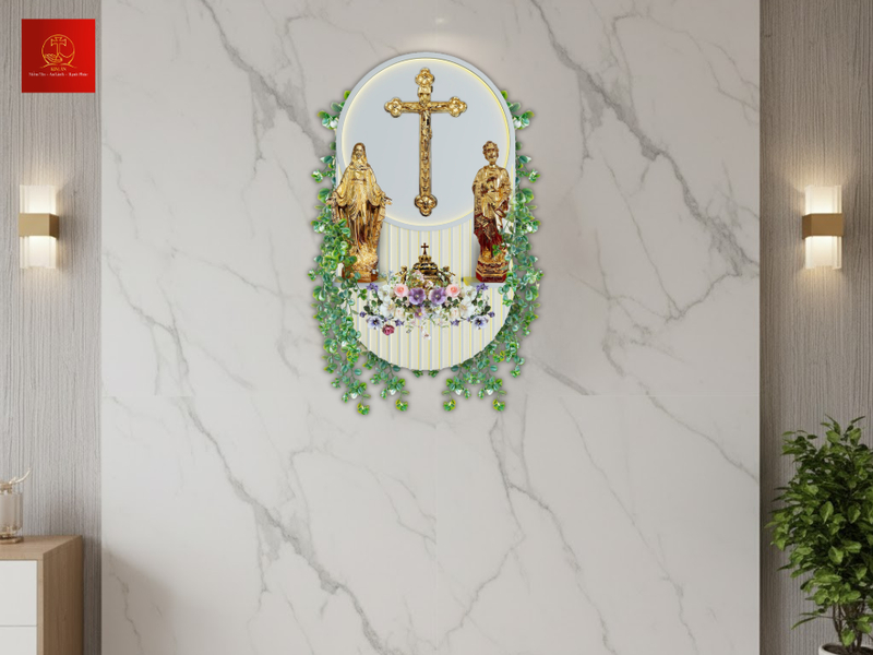 Bàn thờ Chúa trên tường gạch tạo tương phản hài hòa, tôn vẻ đương đại