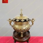 Lư hương đồng tròn họa tiết bữa tiệc, quai cầm thiên thần, nắp khắc bồ câu cao 25cm