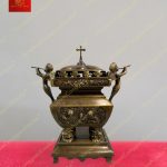 Lư hương trầm tròn họa tiết gia đình Thánh Gia cùng các hoa văn tinh xảo chất liệu đồng cao 38cm