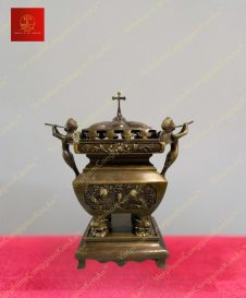 Lư hương trầm tròn họa tiết gia đình Thánh Gia cùng các hoa văn tinh xảo chất liệu đồng cao 38cm