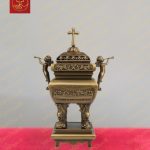 Lư hương đồng vuông họa tiết bữa tiệc, hoa văn tinh xảo trên nắp cao 26cm