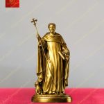Tượng Thánh Đa Minh tay cầm gậy mục tử, tay ôm thánh kinh chất liệu đồng mạ vàng 24K cao 60cm