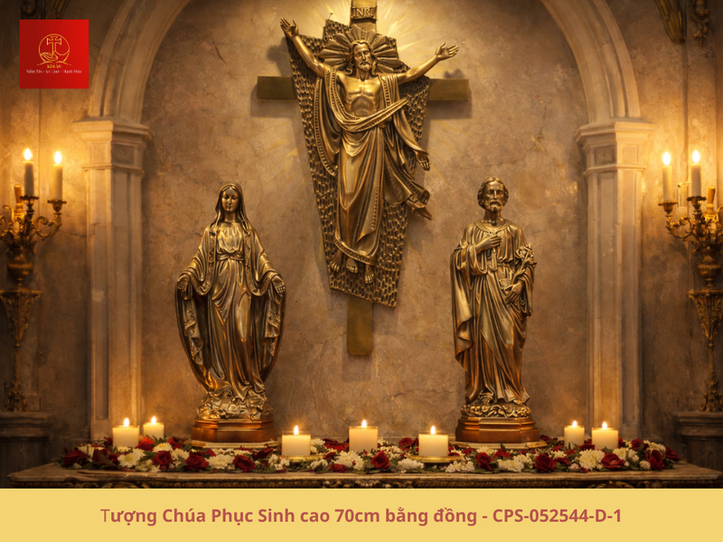 Tượng Chúa Phục Sinh 70cm bằng đồng được bài trí ở vị trí trung tâm