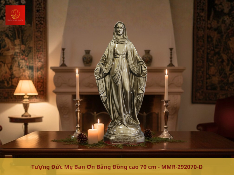 Tượng Đức Mẹ Ban Ơn đồng cổ điển làm điểm nhấn không gian thờ