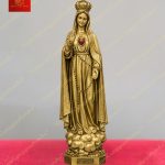 Tượng đức mẹ Fatima Bình Triệu với trái tim vô nhiễm rực đỏ, hai tay cầm tràng hạt Mân Côi chất liệu đồng cao 30cm