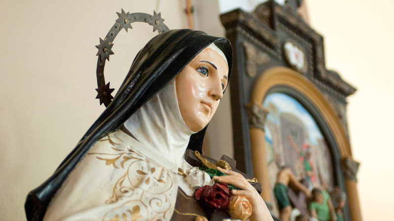 Tượng Đức Mẹ hiền từ gần gũi giúp lòng người hướng về cầu nguyện