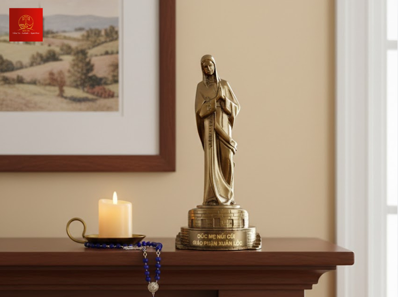 Tượng Đức Mẹ Núi Cúi đồng thau cổ điển mang nét trang nghiêm thẩm mỹ