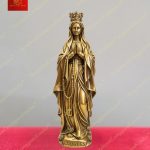Tượng mẹ Lộ Đức đội vương miện, tay đeo chuỗi và chắp trước ngực dịu dàng chất liệu đồng mạ vàng cao 20cm