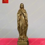 Tượng mẹ Lộ Đức nguyên bản tư thế trang nghiêm trong bộ áo choàng dài cùng khăn che đầu chất liệu đồng cao 50cm