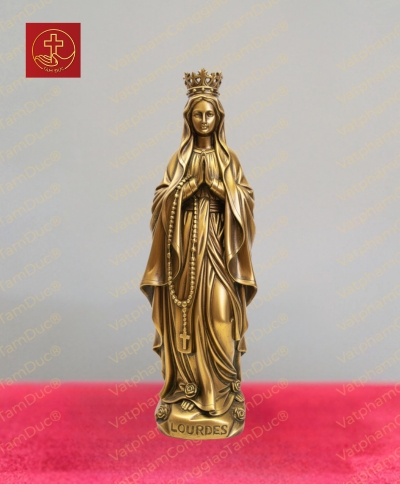 Tượng mẹ Lộ Đức đội vương miện, tay đeo chuỗi và chắp trước ngực dịu dàng chất liệu đồng mạ vàng cao 20cm