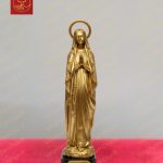 Tượng mẹ Lộ Đức với vầng hào quang phát sáng, tay mang chuỗi Mân Côi chất liệu đồng mạ vàng cao 25cm
