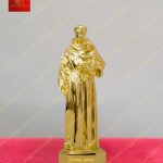 Tượng thánh Anton cầm hoa huệ dáng đứng hiền từ chất liệu đồng mạ vàng 24k cao 30cm