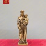 Tượng Thánh Anton hiền từ tay bế Chúa Hài Đồng, tay cầm hoa huệ chất liệu đồng cao 50cm