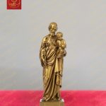 Tượng Thánh Giuse tay bế Chúa Hài Đồng kèm đế nâng chất liệu đồng nguyên chất cao 20cm