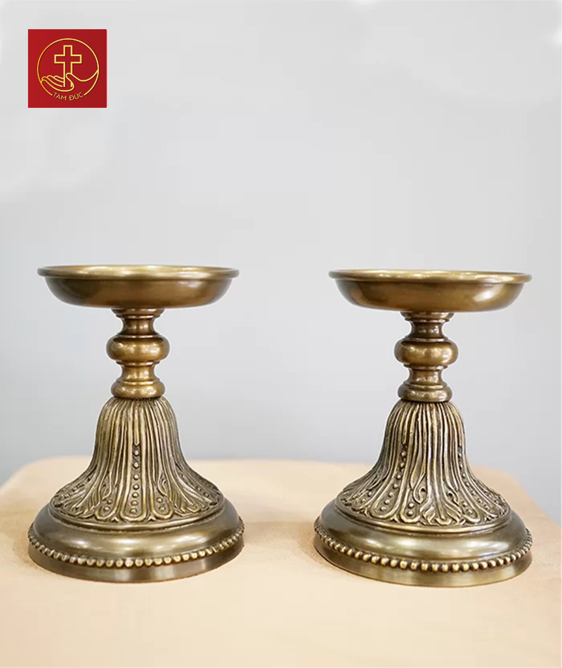 Chân nến đế bông