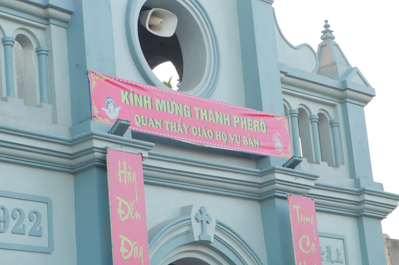 Lễ Bổn Mạng là sự kiện thiêng liêng mỗi năm, nhắc nhở rằng mỗi người không đi một mình trên hành trình Đức tin, mà luôn có vị thánh Bổn Mạng đồng hành và chuyển cầu