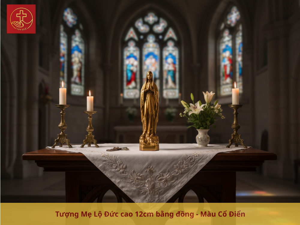 Tượng Đức Mẹ Lộ Đức bằng đồng cao 12cm sở hữu màu sắc cổ điển trang trọng.