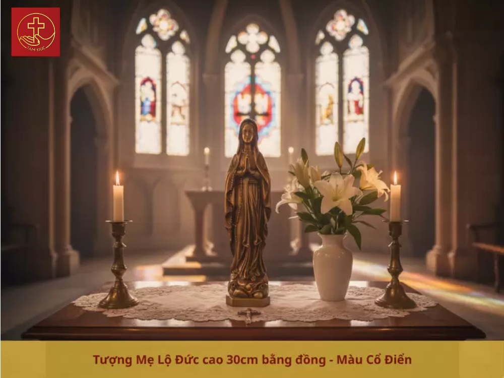 Tượng Đức Mẹ Lộ Đức cao 30cm là lựa chọn phổ biến cho bàn thờ gia đình hoặc phòng khách.